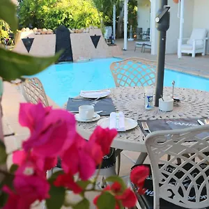 Paradiso & Self-catering Gæstehus